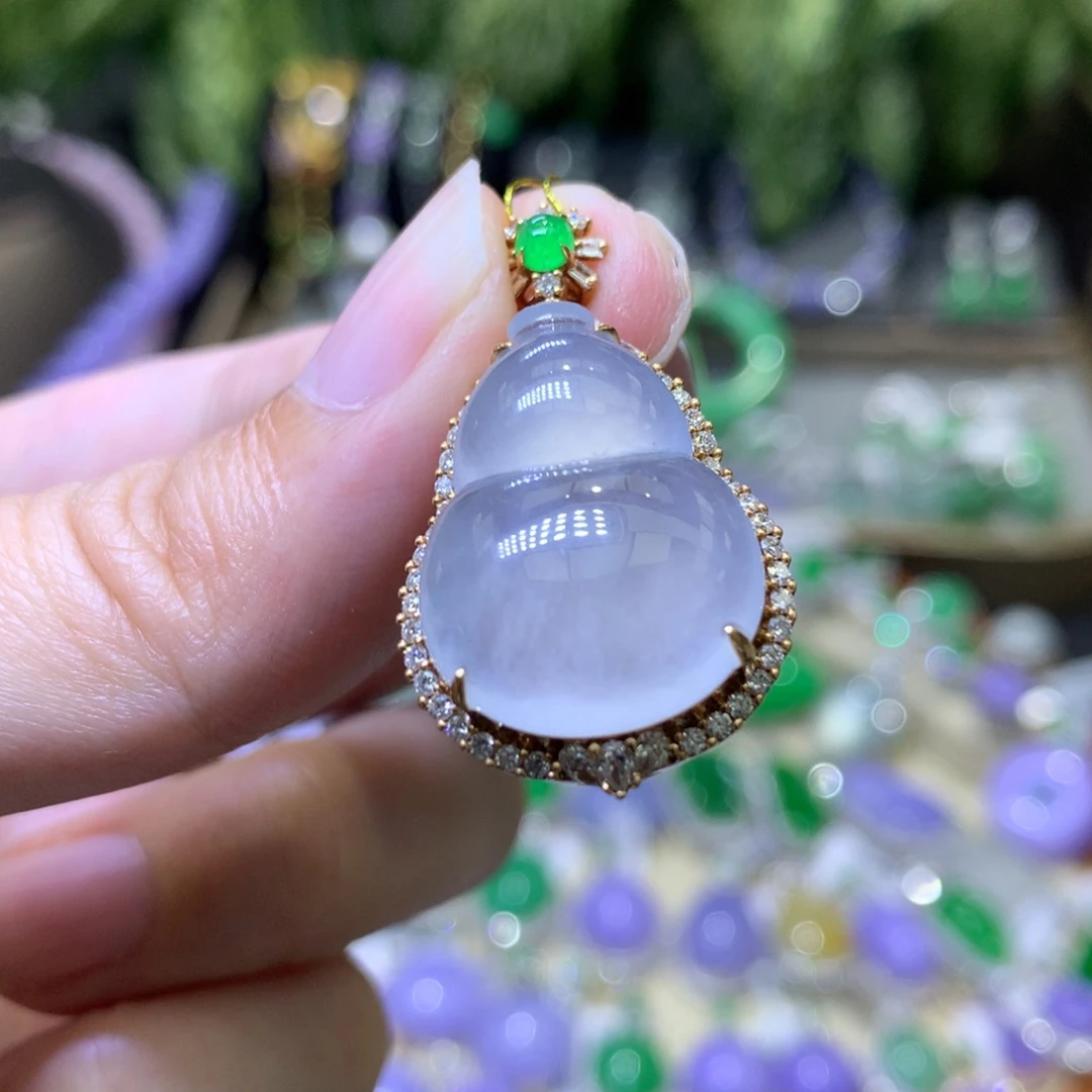 颈饰18K金镶嵌翡翠