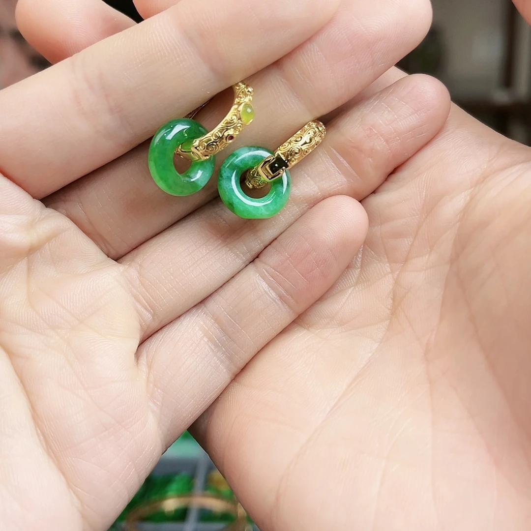 翡翠颈饰未镶嵌耳饰