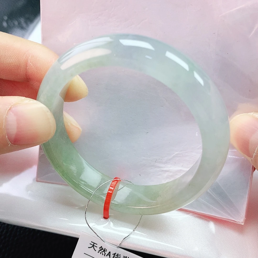 翡翠手镯未镶嵌54贵