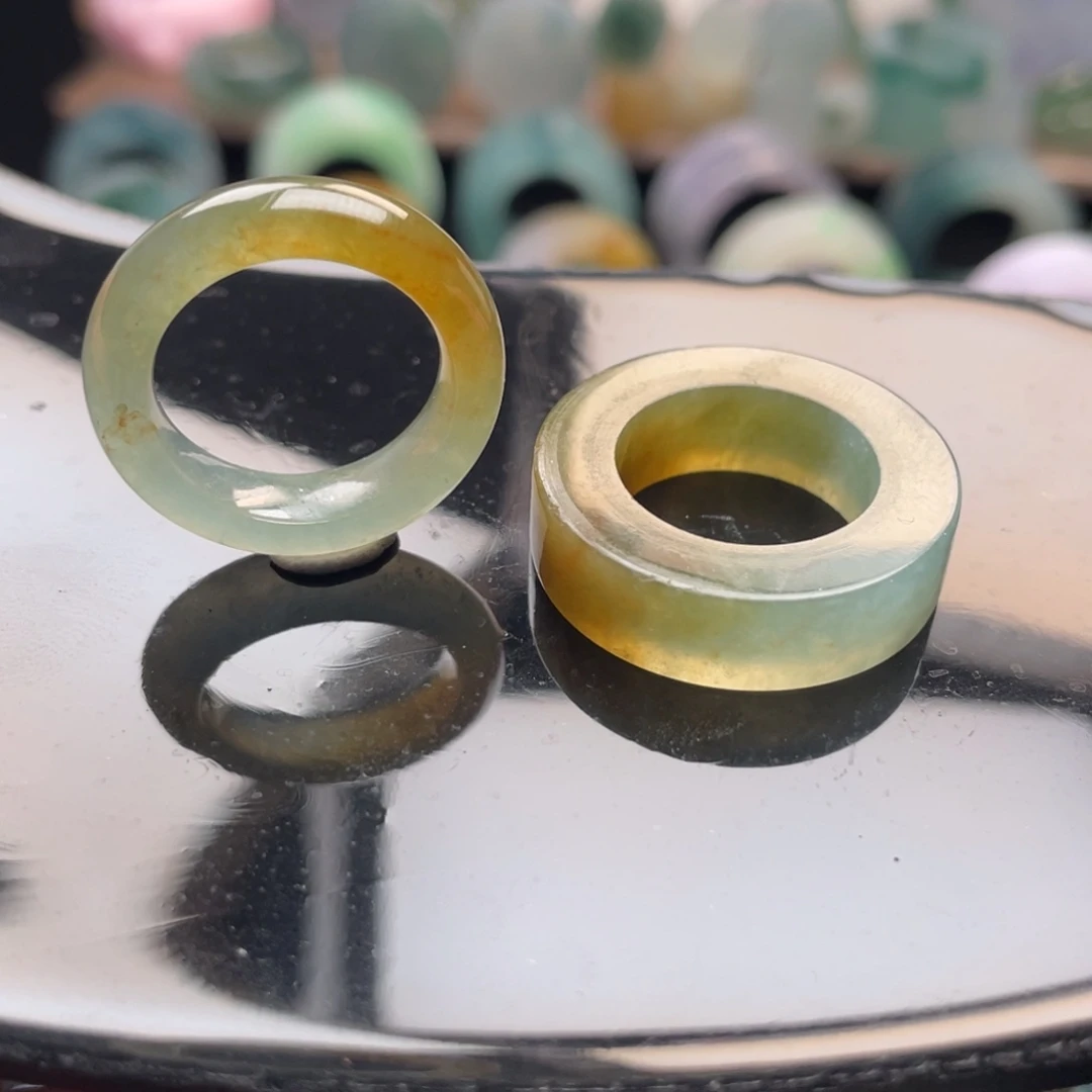 定制翡翠未镶嵌  梨膏糖（右）