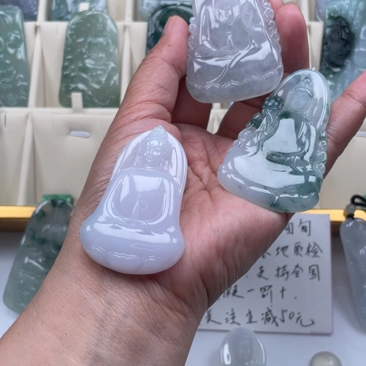 广***马翡翠未镶嵌颈饰观音