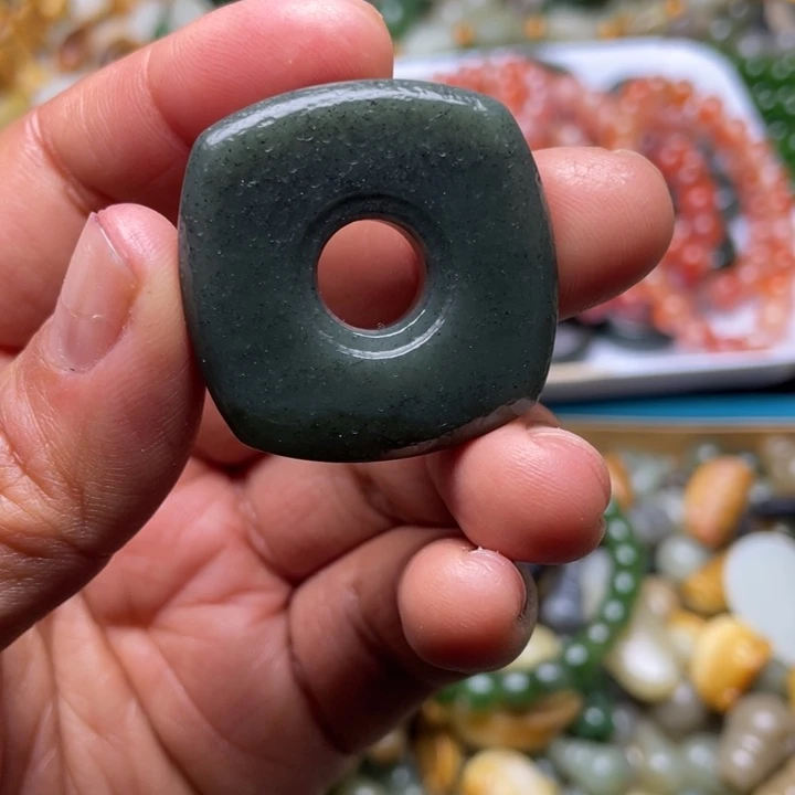 和田玉未镶嵌珠宝半成品