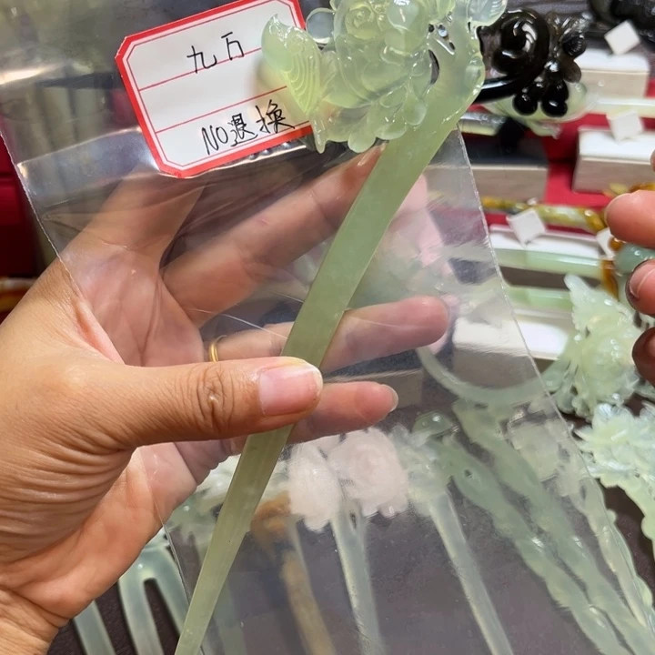 ****万未镶嵌蛇纹石玉发簪