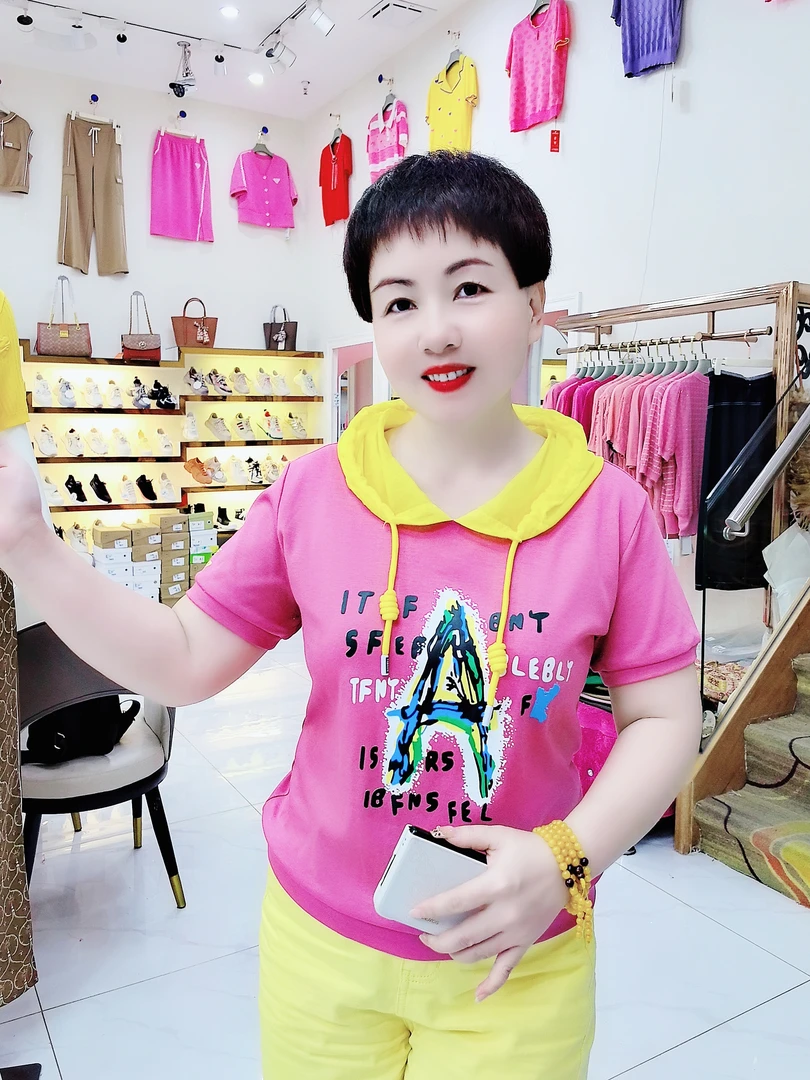 678-045  欧货时髦个性撞色帽子上衣