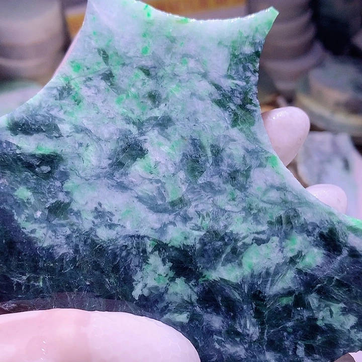 翡翠未镶嵌颈饰边角料