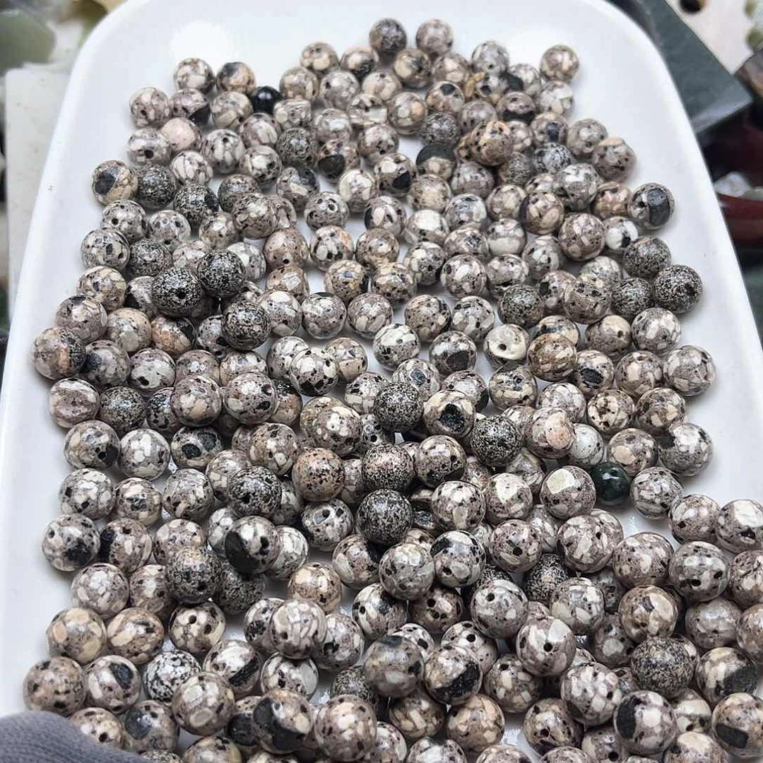 颈饰未镶嵌石英岩玉