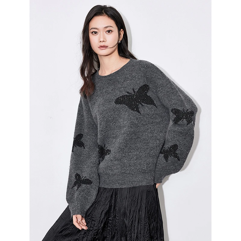 【重百优选】初语提花蝴蝶宽松圆领套头衫珠片针织上衣8513020