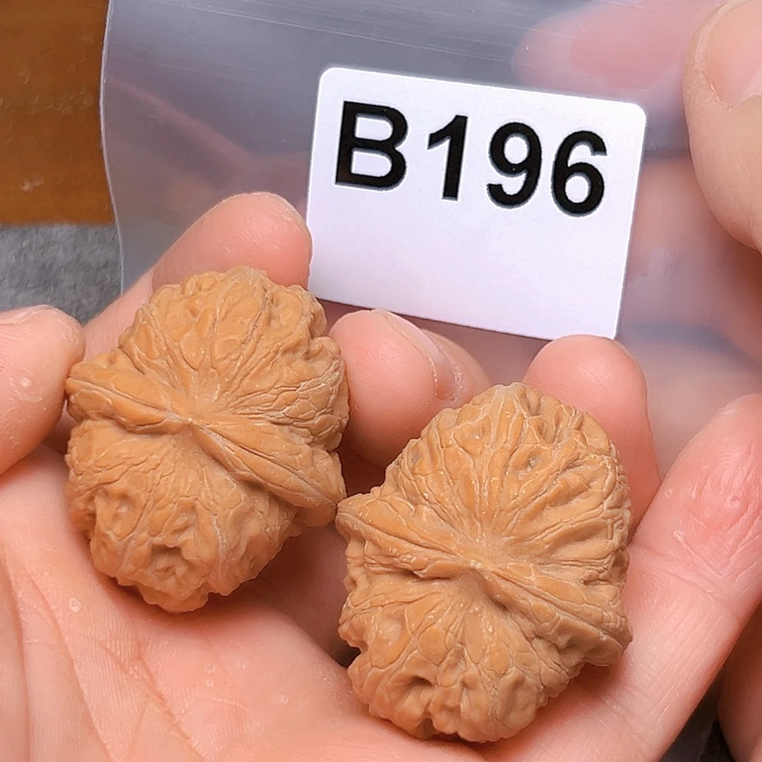 吊坠文玩核桃40元宝 有瑕疵