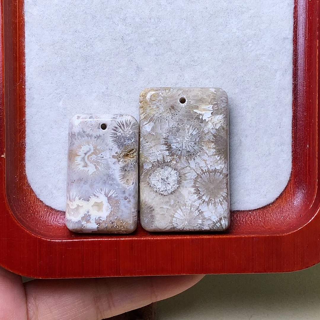 石英质玉颈饰未镶嵌心**灯