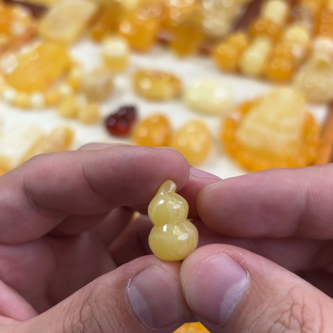 裸石蜜蜡未镶嵌葫芦