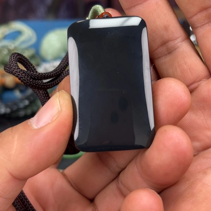 齿***贝和田玉未镶嵌颈饰