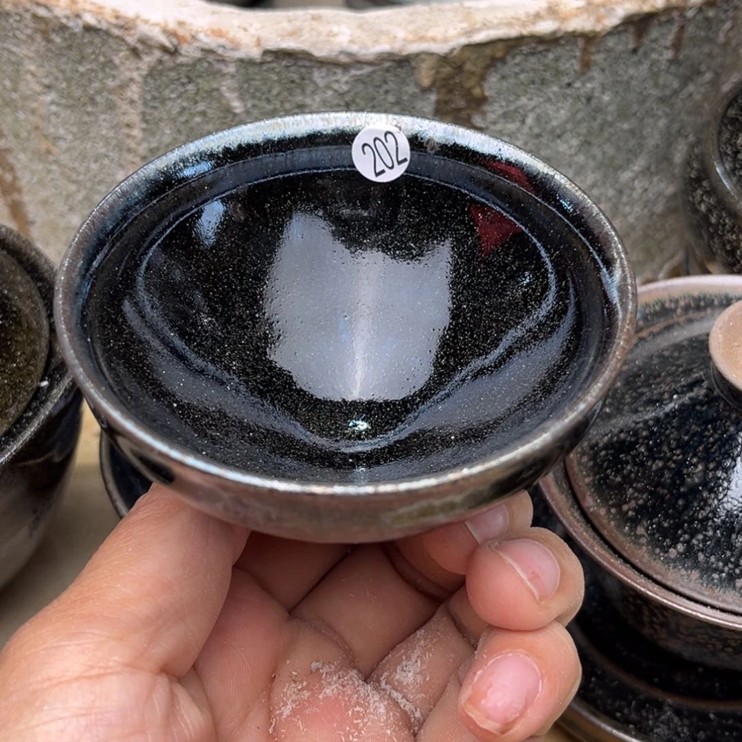 茶盏义兴龙窑坚持真柴烧落灰烧