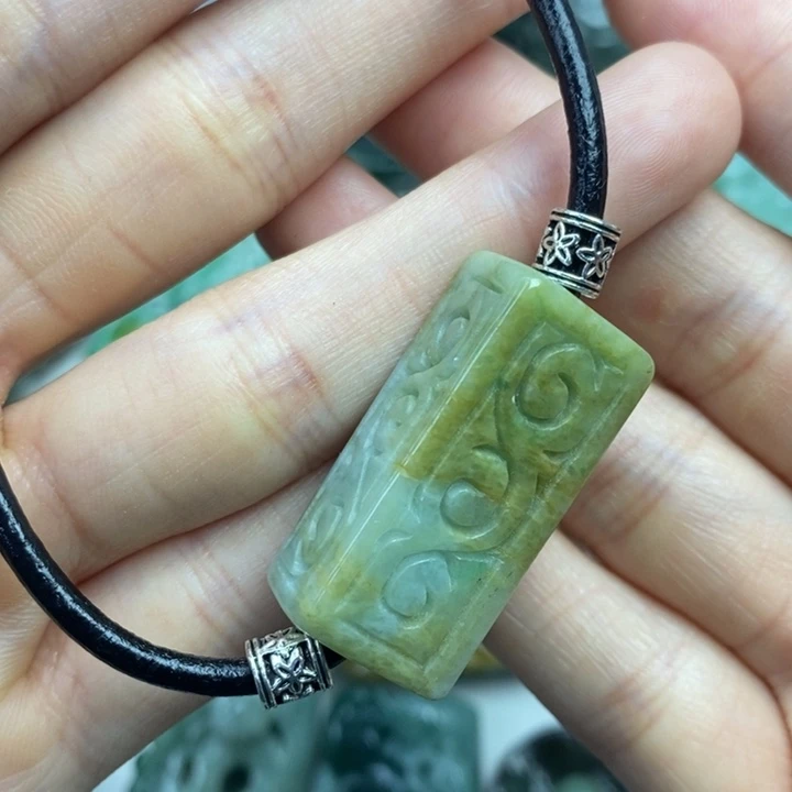 颈饰未镶嵌翡翠吊坠