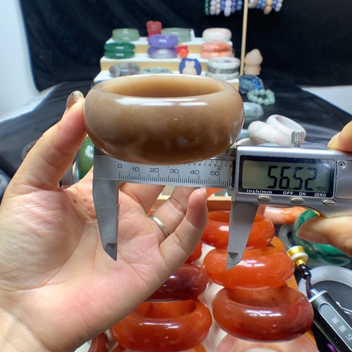 未镶嵌手镯石英质玉