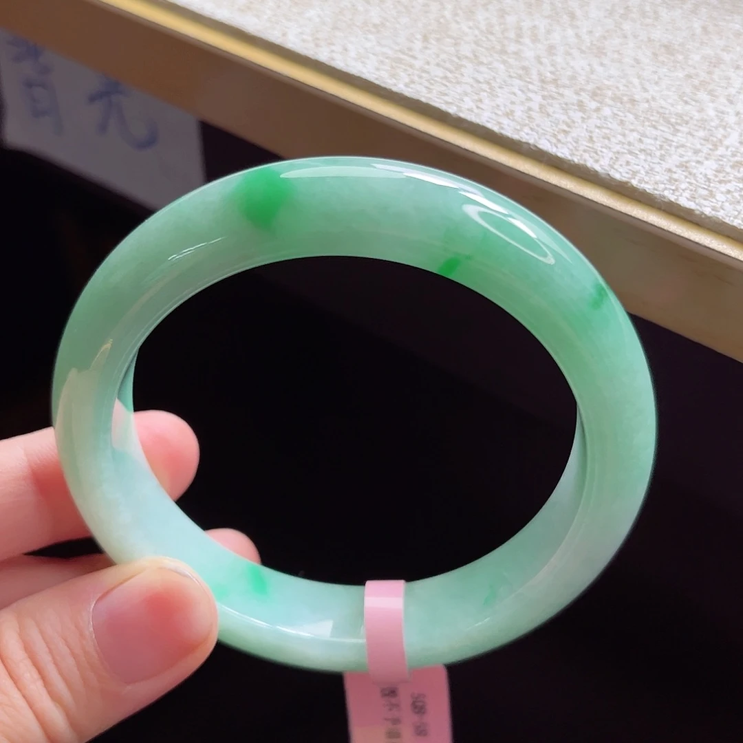 翡翠手镯未镶嵌手镯