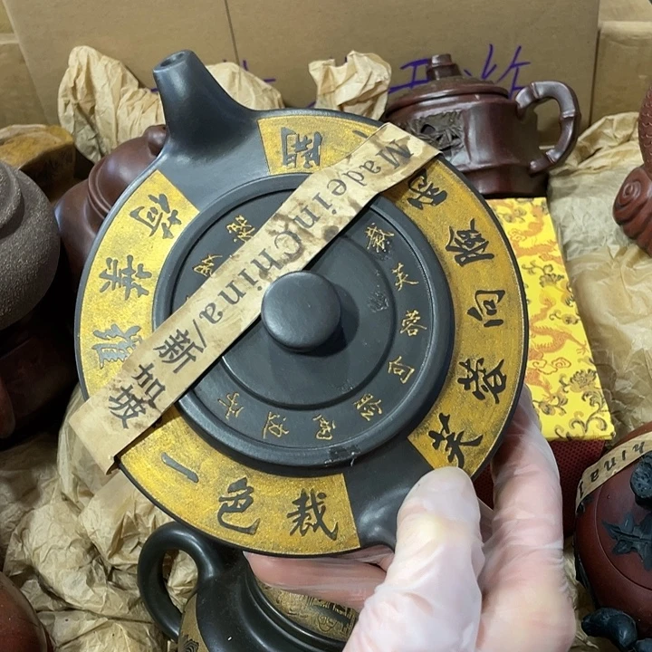 茶壶紫砂原矿泥料，手工制作一把紫砂壶。