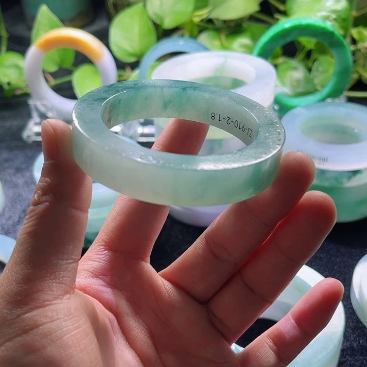 圆***未镶嵌手镯定制翡翠