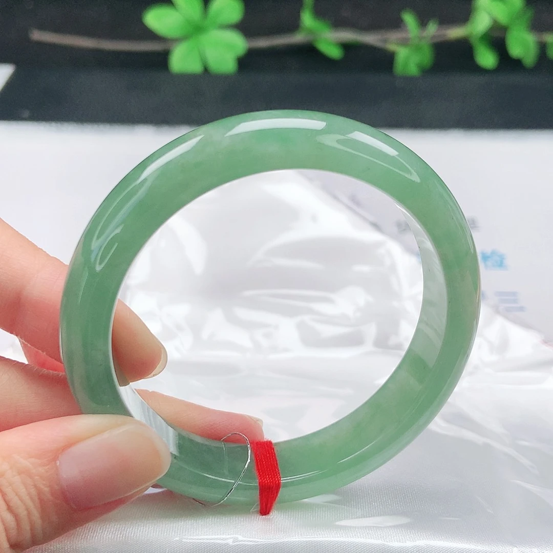 翡翠手镯未镶嵌54圈