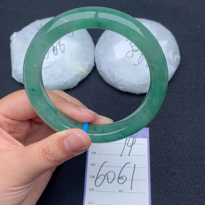 石英质玉（非洲翠）手镯未镶嵌74