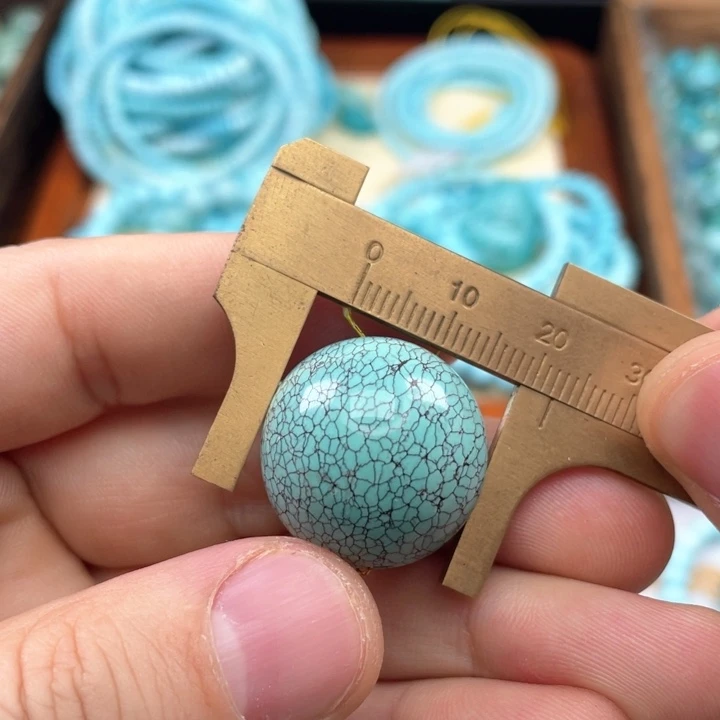 绿松石颈饰未镶嵌