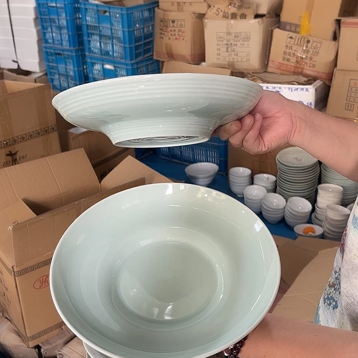 瓷片青瓷十英寸外螺纹深盘两个,微瑕包邮