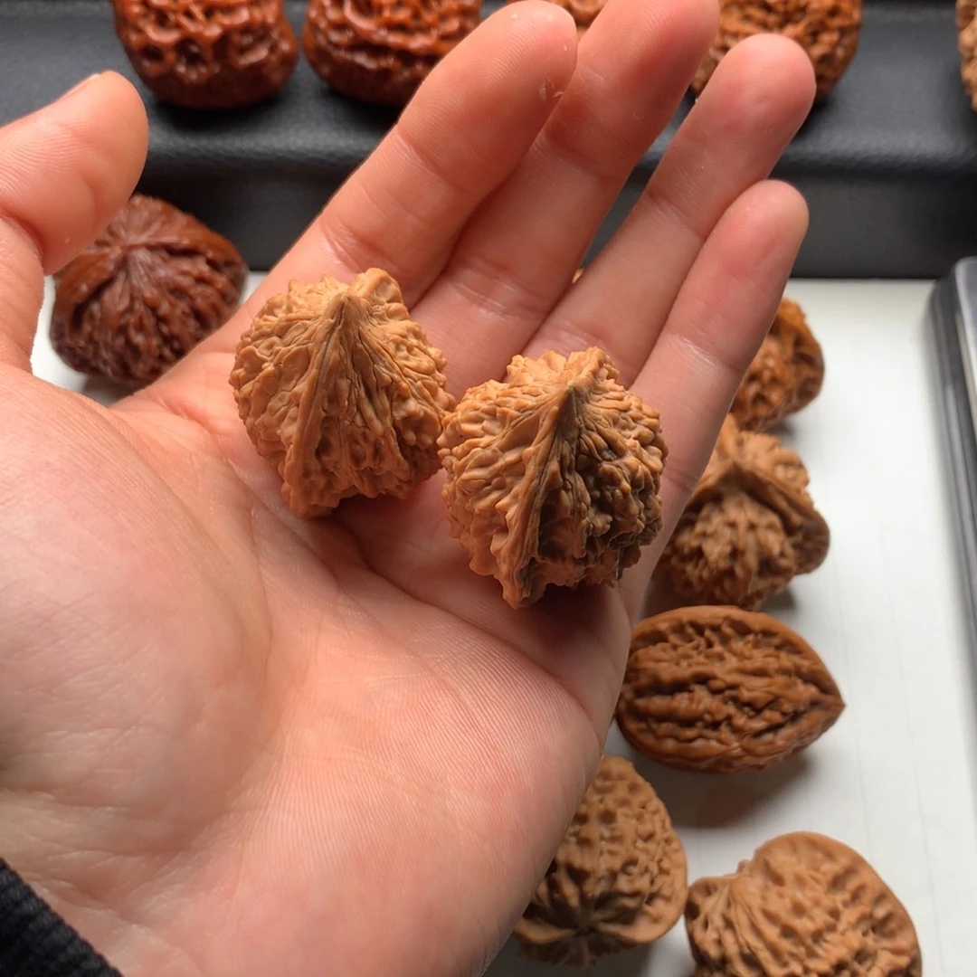 文玩核桃把件33野生鸡心核桃