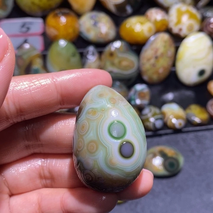 玛瑙/玉髓未镶嵌珠宝半成品90