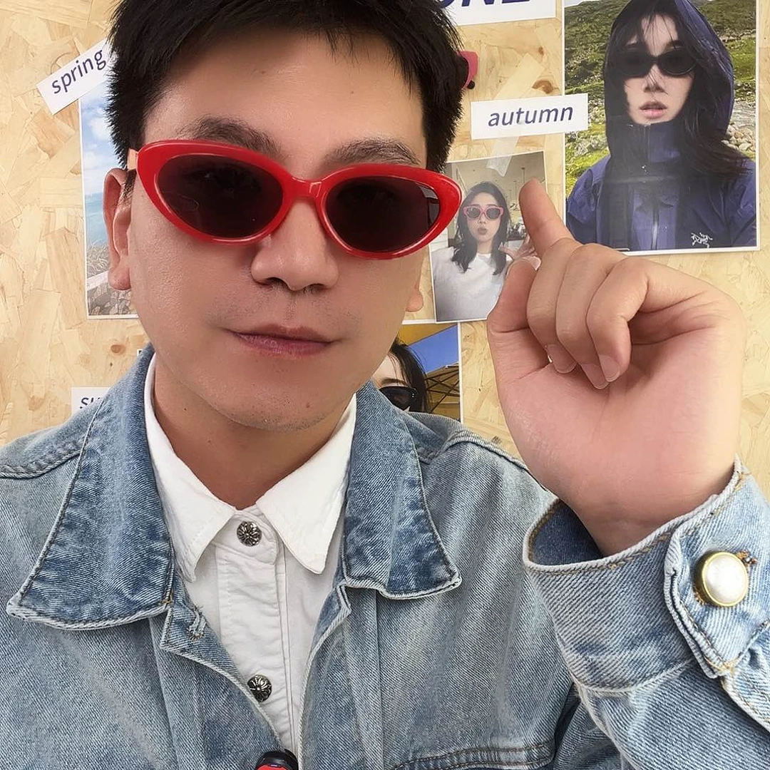 轻薄款红色墨镜防紫外线