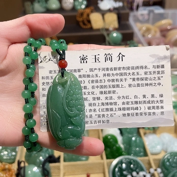 石英质玉未镶嵌颈饰