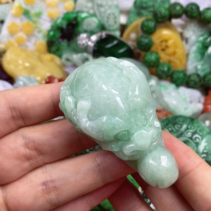 翡翠未镶嵌吊坠(赠链)