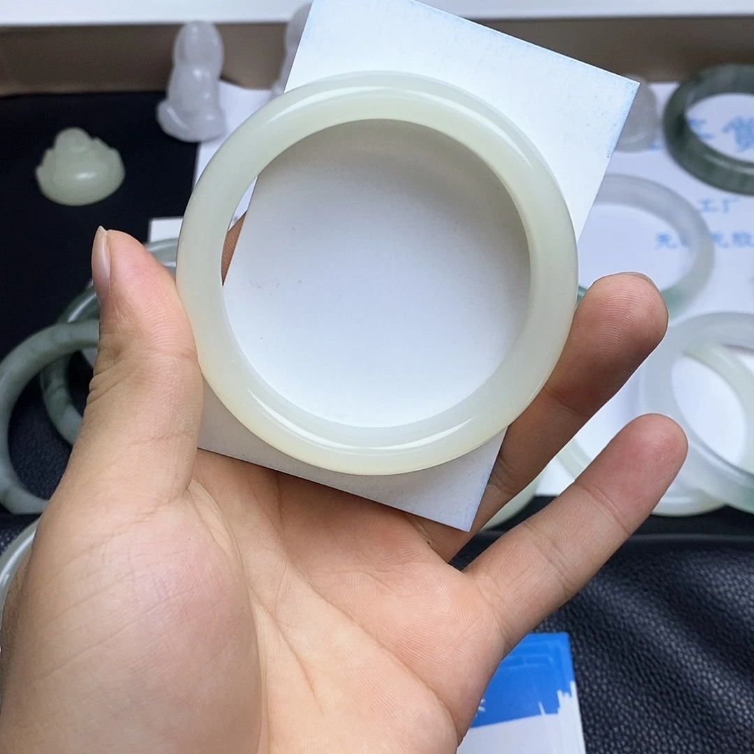 石英质玉未镶嵌手镯