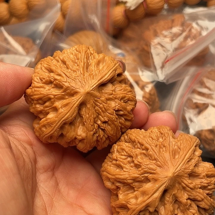 文玩核桃吊坠大粗筋