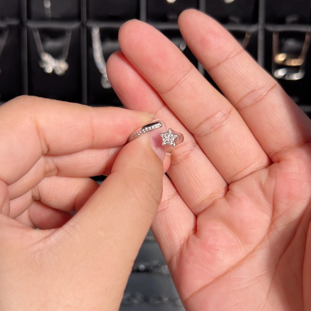 18K金镶嵌戒指/指环钻石流星戒指