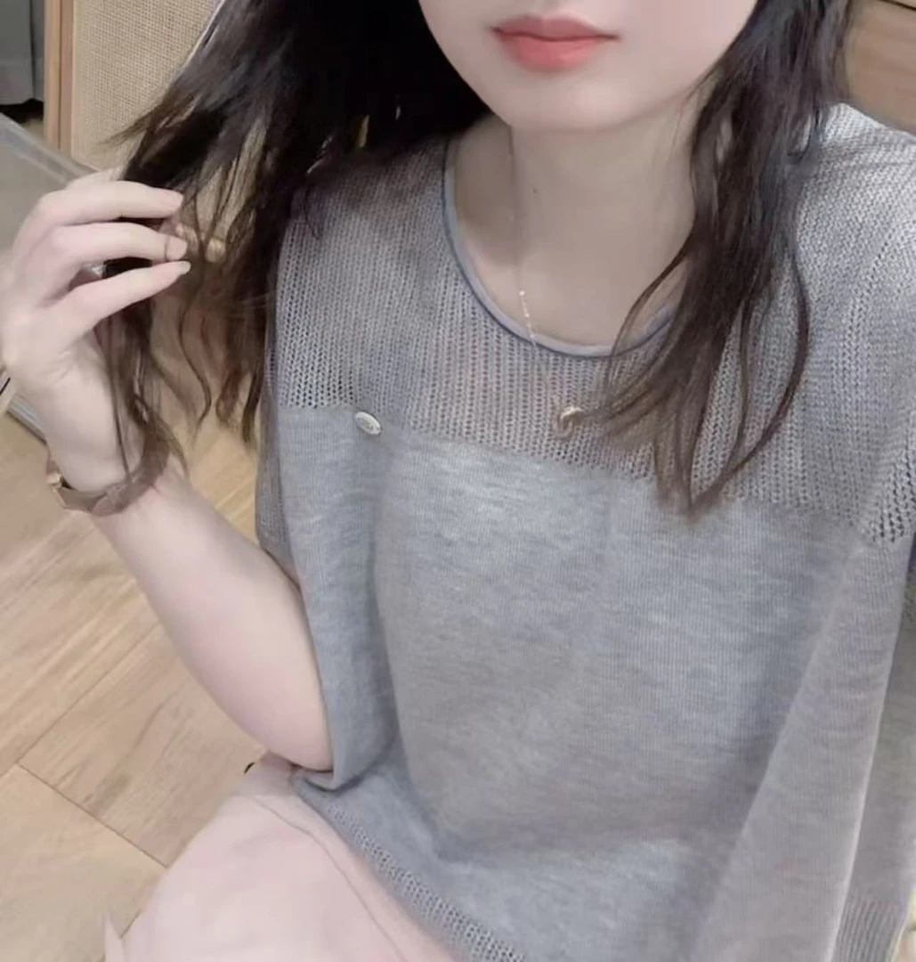 阿雨家巨好看！素颜雅灰镂空短袖8