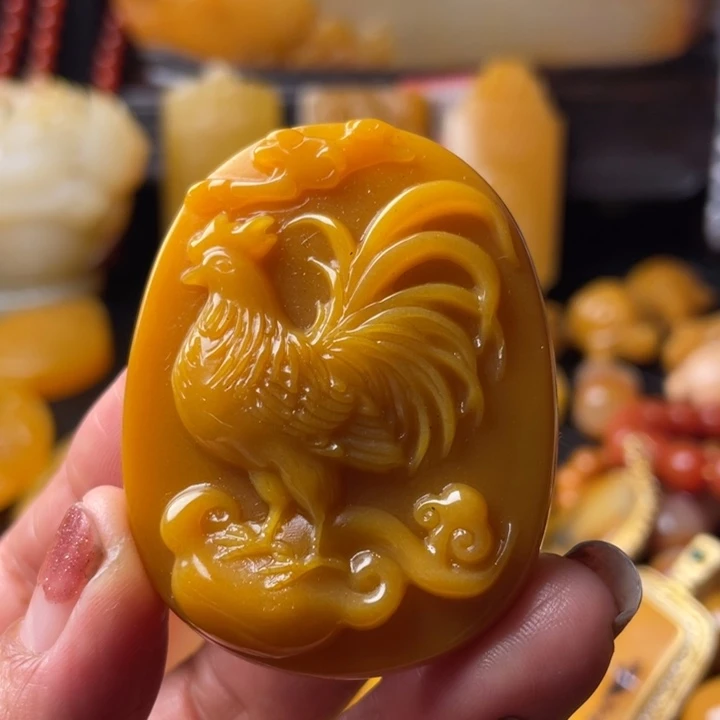 未镶嵌石英质玉（黄龙玉）颈饰