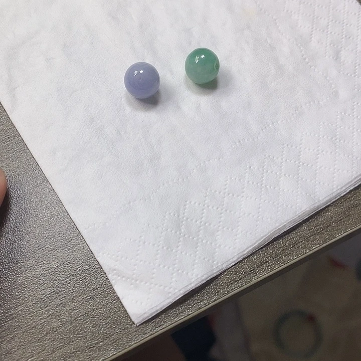 翡翠未镶嵌颈饰两个