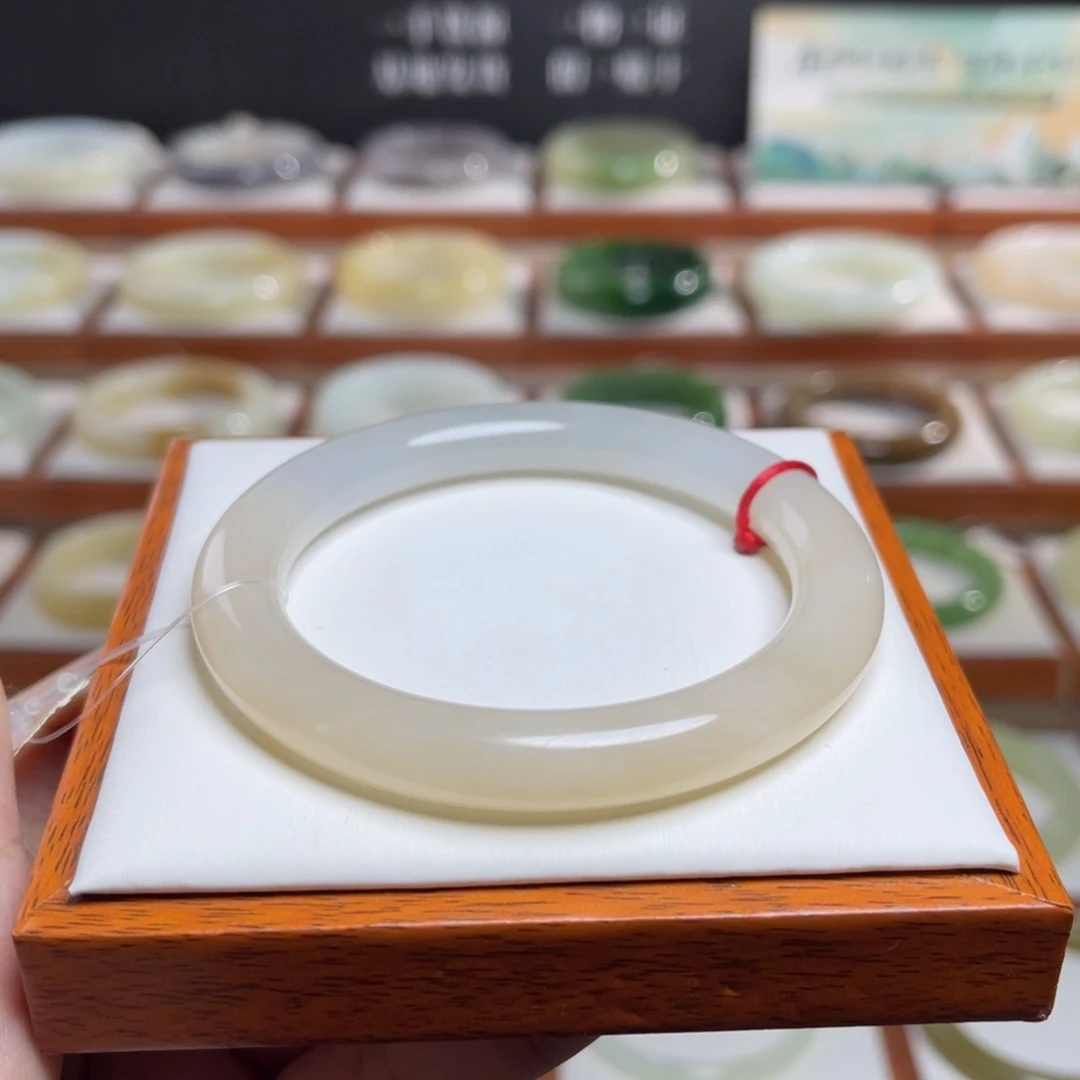 【闪购商品】未镶嵌手镯和田玉