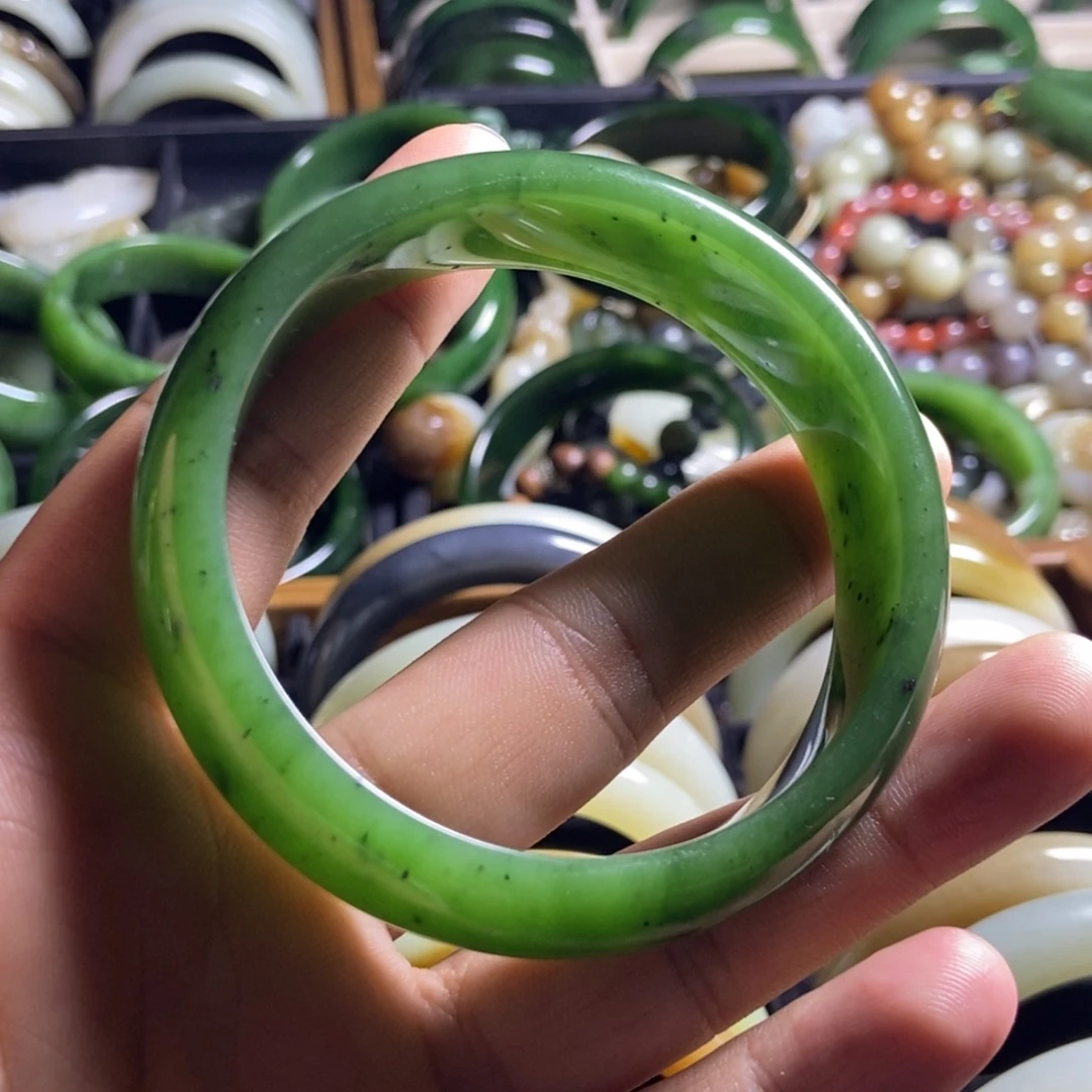 平***事和田玉（碧玉）未镶嵌手镯