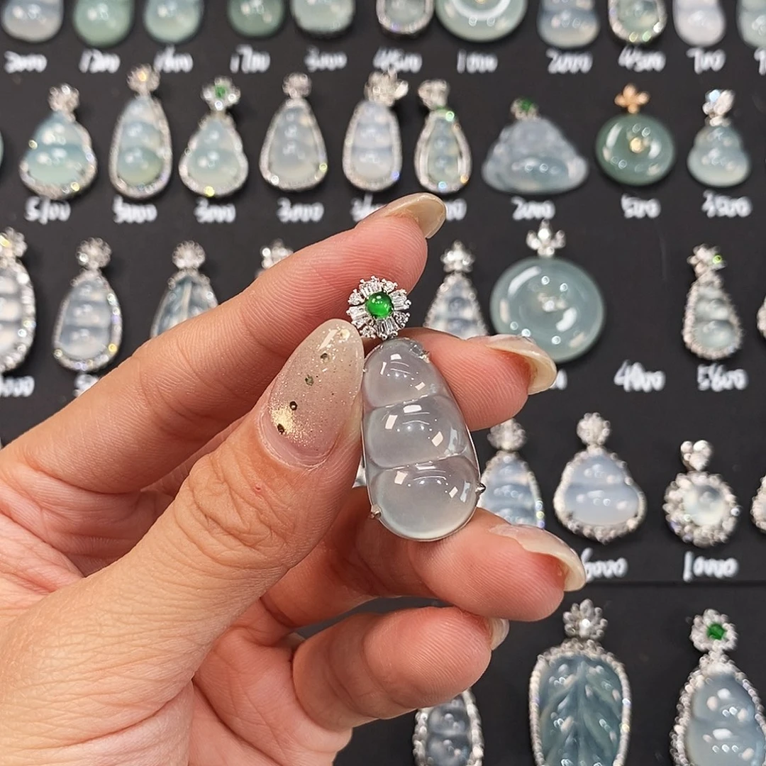 颈饰18K金镶嵌翡翠天然缅甸A货翡翠福豆