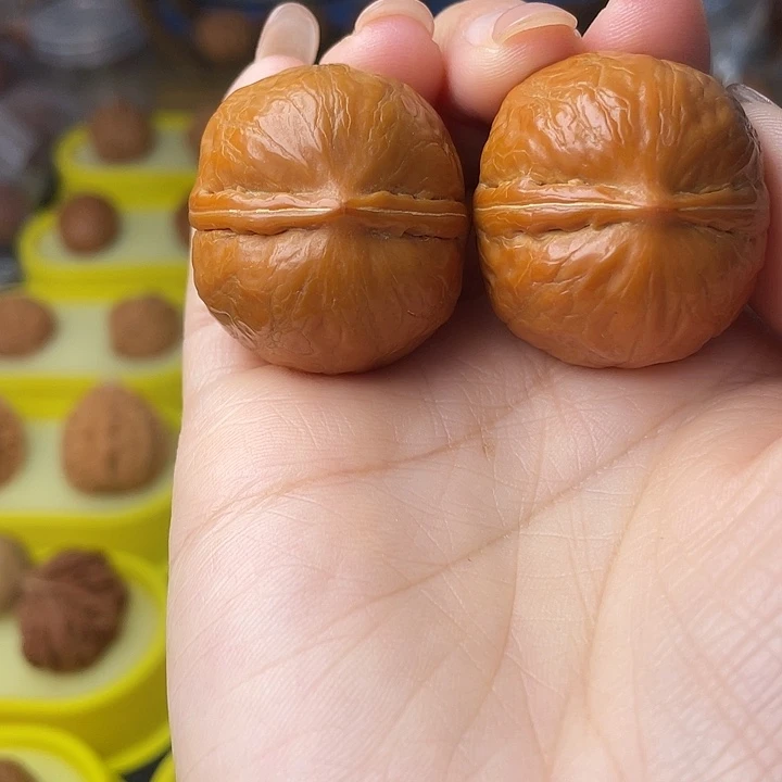 东***港文玩核桃吊坠精品元宝