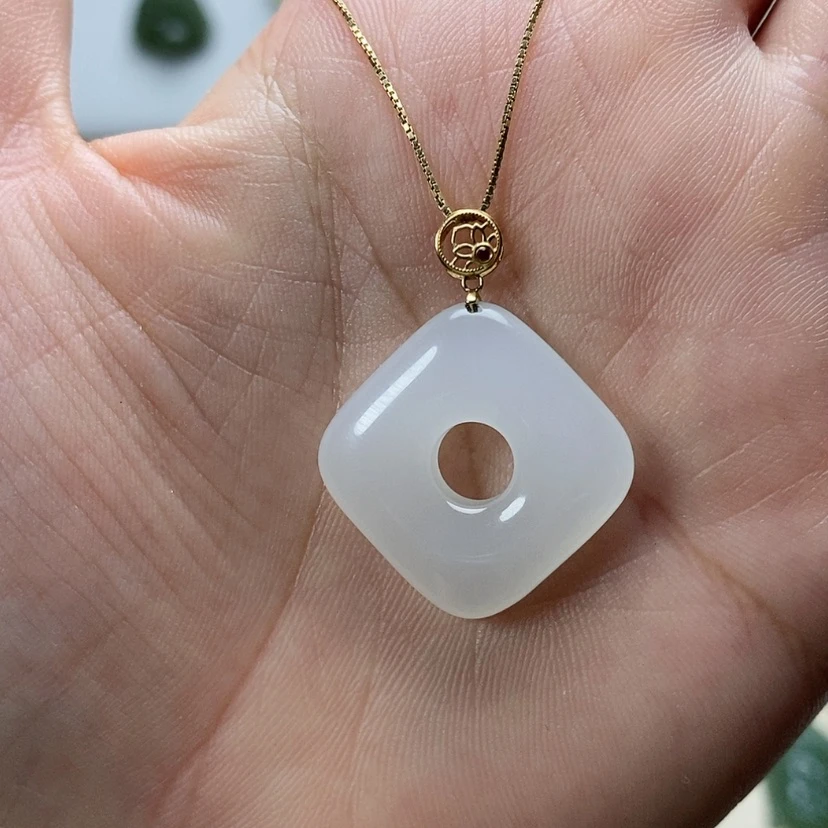 【闪购商品】和田玉18K金镶嵌颈饰