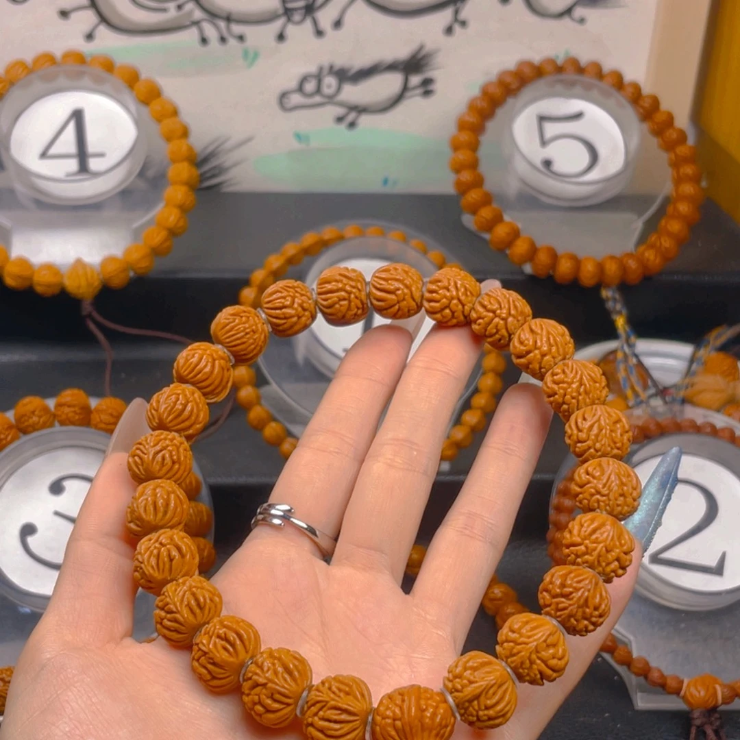 三***坏桃核吊坠1.44444444441