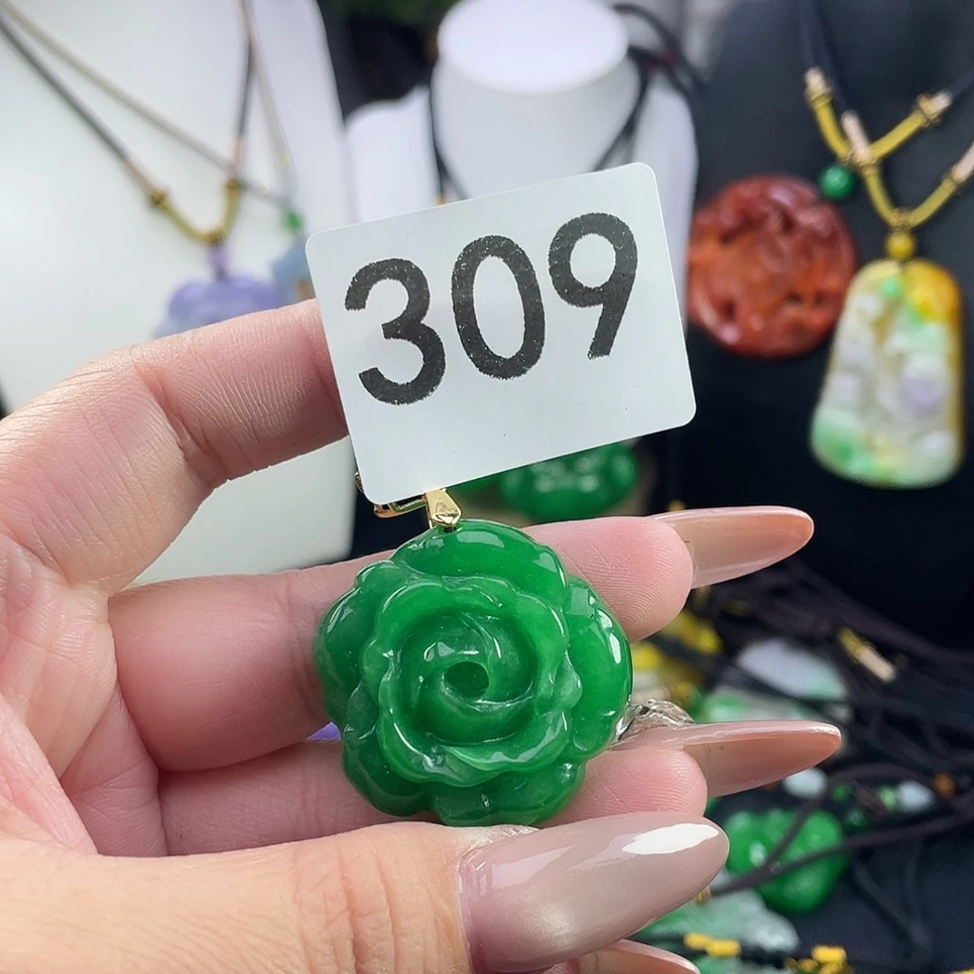 翡翠未镶嵌吊坠(赠链)