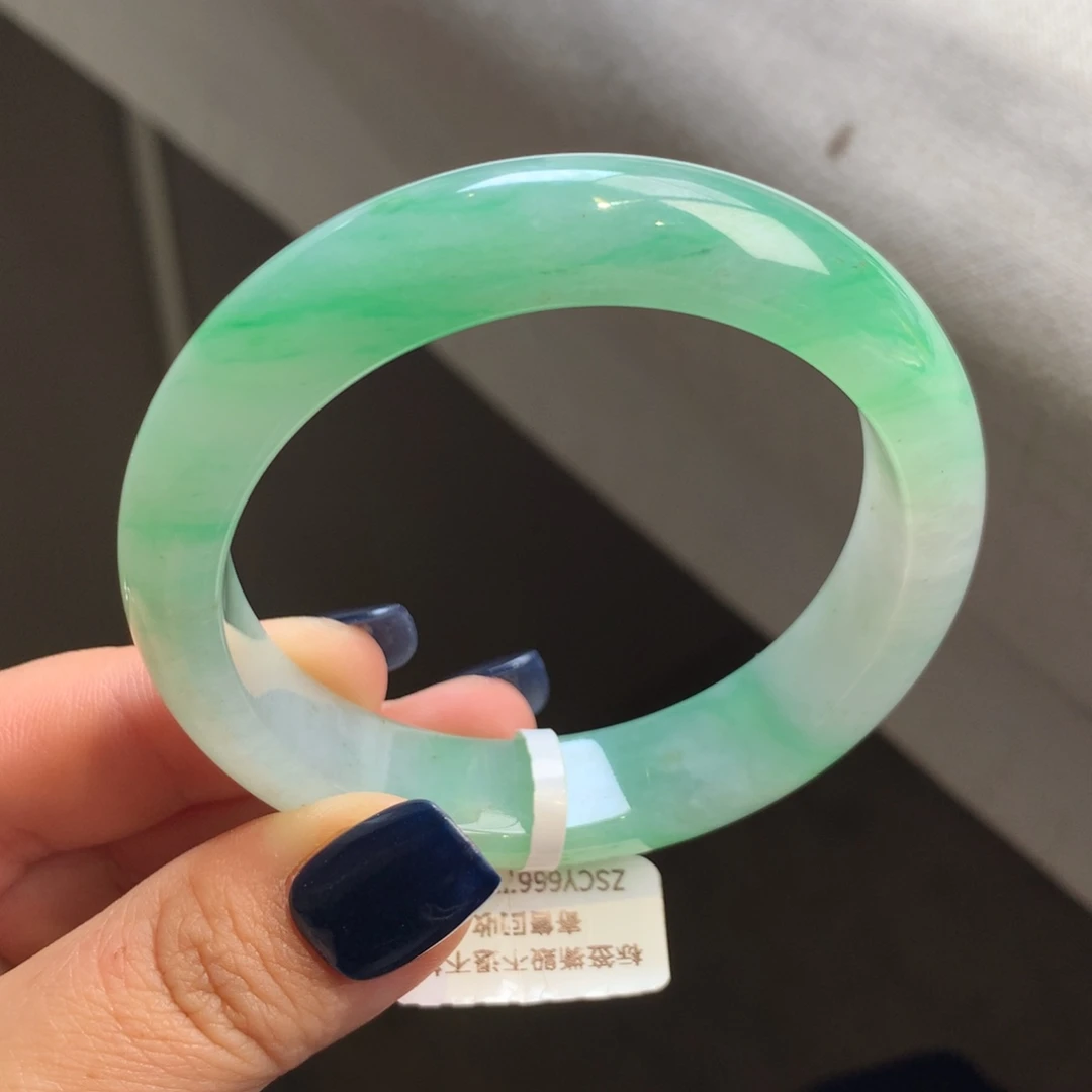 翡翠手镯未镶嵌冰飘绿正圈