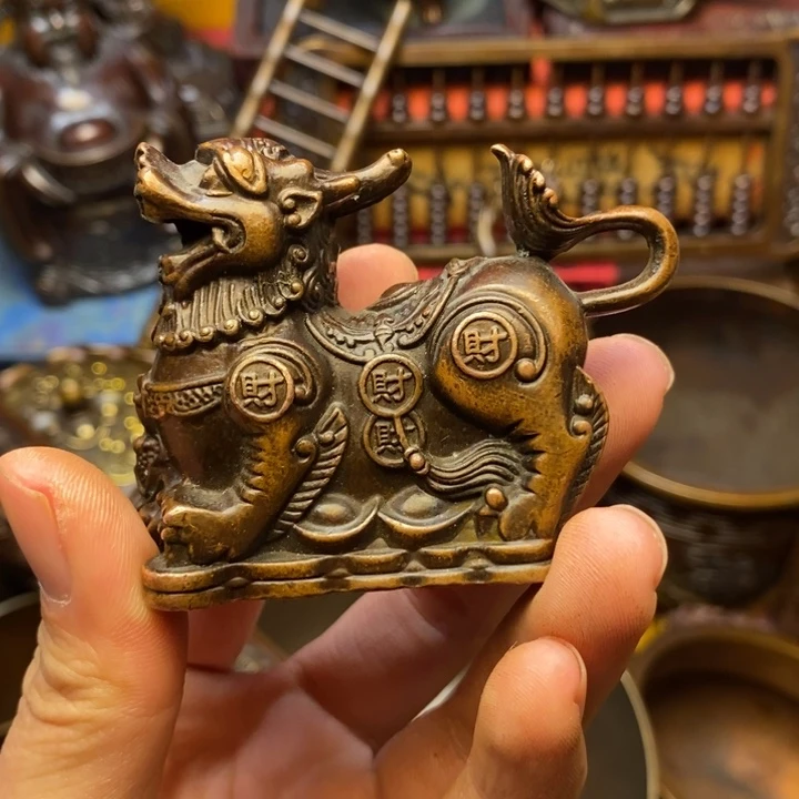 铜器摆件做工精良