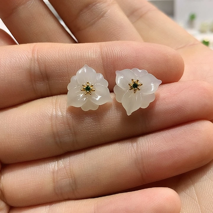 银S925镀金镶嵌和田玉（青白玉）耳饰小***！