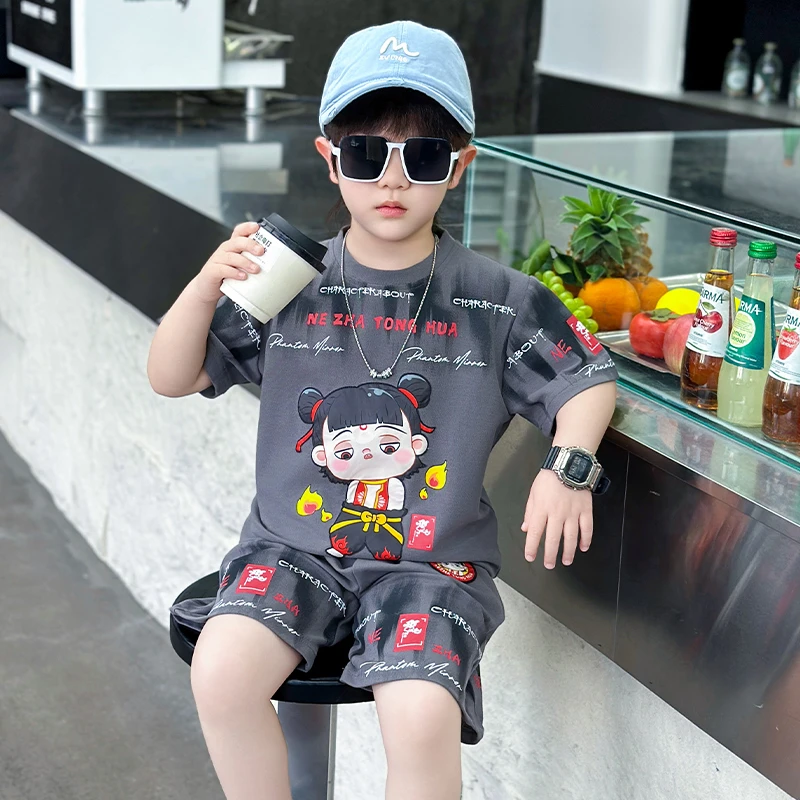 儿童哪吒服装男童夏装短袖套装2025新款男孩洋气夏季衣服帅气时髦