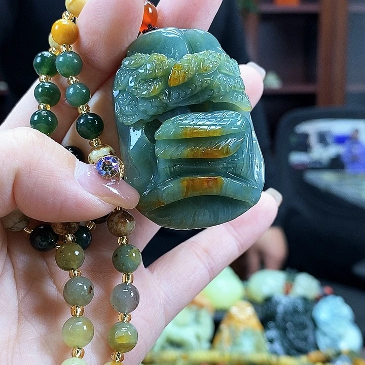 蛇纹石玉吊坠未镶嵌