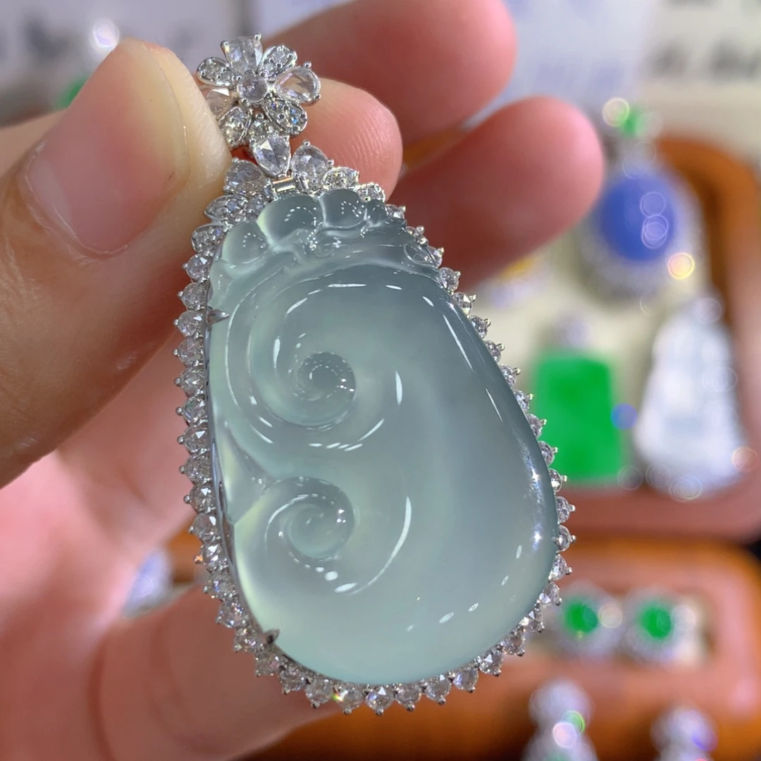 翡翠18K金镶嵌吊坠(不含链)如意