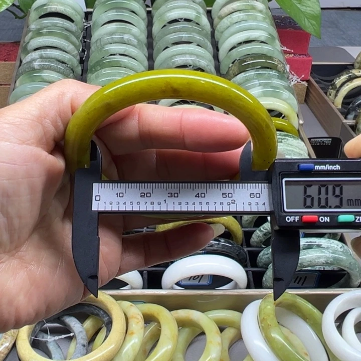 蛇纹石玉未镶嵌手镯98